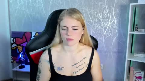 Snapshot of jolly_doll_ chatting on 09-17-25, 03:19 Jolly online show from 09-17-25, 03:19