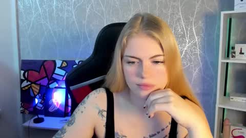 Snapshot of jolly_doll_ chatting on 09-22-25, 02:24 Jolly online show from 09-22-25, 02:24