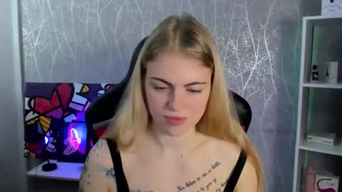 Snapshot of jolly_doll_ chatting on 09-25-25, 02:48 Jolly online show from 09-25-25, 02:48