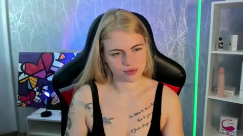 Snapshot of jolly_doll_ chatting on 10-11-25, 02:55 Jolly online show from 10-11-25, 02:55