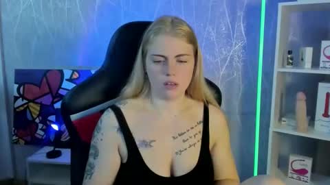 Snapshot of jolly_doll_ chatting on 10-14-25, 03:51 Jolly online show from 10-14-25, 03:51