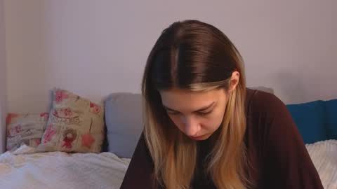 Snapshot of jolyndeb chatting on 10-10-25, 11:31 Viola online show from 10-10-25, 11:31