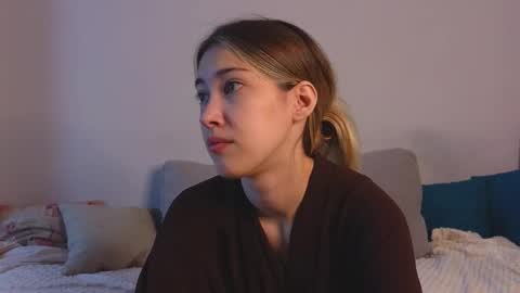 Snapshot of jolyndeb chatting on 10-11-25, 11:09 Viola online show from 10-11-25, 11:09