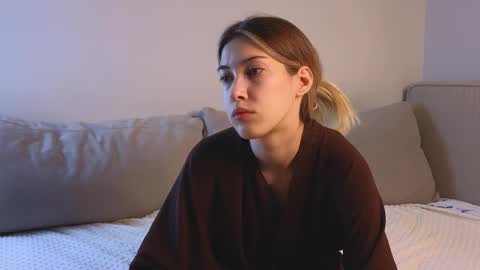 Snapshot of jolyndeb chatting on 10-16-25, 11:44 Viola online show from 10-16-25, 11:44