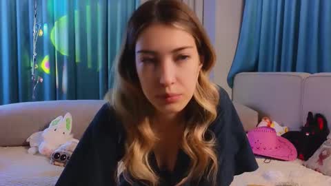 Snapshot of jolyndeb chatting on 10-19-25, 12:17 Viola online show from 10-19-25, 12:17