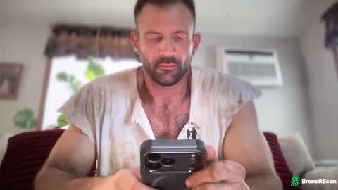 Snapshot of jonariesxxx chatting on 05-18-26, 08:03 Jon Aries online show from 05-18-26, 08:03