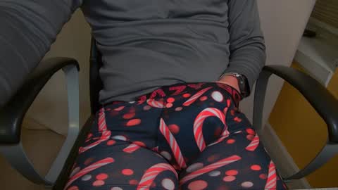 Snapshot of joneszy145 chatting on 12-12-24, 03:43 WhteGuy online show from 12-12-24, 03:43