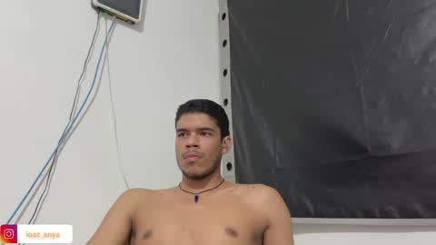 Snapshot of jonhsebastiann chatting on 04-25-26, 06:05 John online show from 04-25-26, 06:05