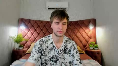 Snapshot of jonnahhell chatting on 11-07-25, 11:10 Jonah online show from 11-07-25, 11:10