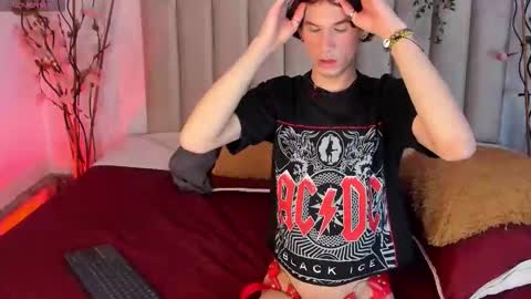 Snapshot of jonny_gilbert chatting on 11-25-25, 01:22 jonny_gilbert online show from 11-25-25, 01:22