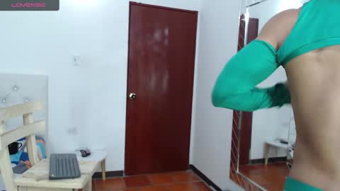 jose_rumbero91 online show from 03-01-25, 11:39