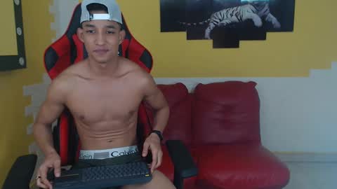 Snapshot of jose_sexycumm chatting on 12-24-24, 12:22 jose_sexycumm online show from 12-24-24, 12:22