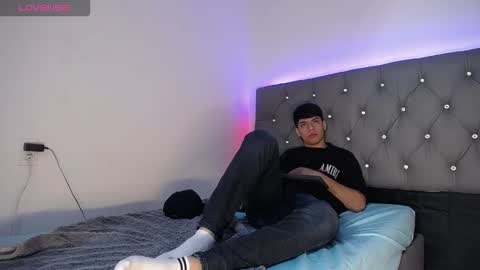 Snapshot of joseph_clark_ chatting on 09-18-25, 07:49 Joseph Clark online show from 09-18-25, 07:49