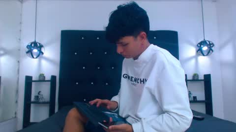 Joseph Gonzalez online show from 04-12-26, 07:30