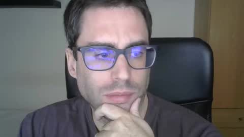 Snapshot of josevd chatting on 11-05-25, 11:32 Jose online show from 11-05-25, 11:32