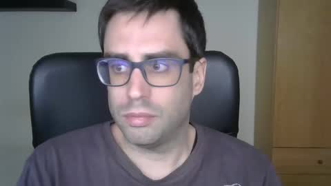 Snapshot of josevd chatting on 11-15-25, 02:24 Jose online show from 11-15-25, 02:24