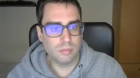 Snapshot of josevd chatting on 01-10-26, 02:19 Jose online show from 01-10-26, 02:19