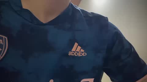 Snapshot of josheli chatting on 11-16-25, 11:10 Nicolas online show from 11-16-25, 11:10