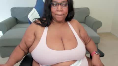 Josie Kiss online show from 12-12-24, 06:10