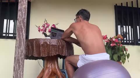 Im Jouliano online show from 11-13-25, 08:52