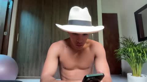 Im Jouliano online show from 11-24-25, 09:36