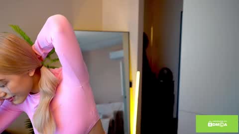 Snapshot of joybunny chatting on 03-08-25, 08:22 joybunny online show from 03-08-25, 08:22