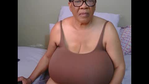 Snapshot of joycemando chatting on 06-02-26, 09:00 DairyQueen online show from 06-02-26, 09:00