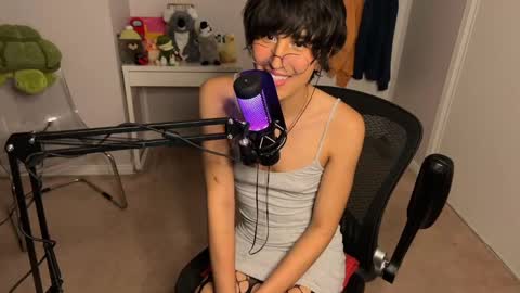 Snapshot of joystickjackie chatting on 12-10-24, 12:06 Jackie Joy online show from 12-10-24, 12:06