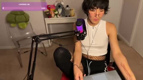 Snapshot of joystickjackie chatting on 12-12-24, 12:38 Jackie Joy online show from 12-12-24, 12:38