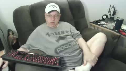 Snapshot of jpmel99 chatting on 10-11-25, 12:43 jpmel99 online show from 10-11-25, 12:43