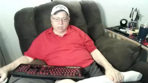 Snapshot of jpmel99 chatting on 12-21-25, 12:18 jpmel99 online show from 12-21-25, 12:18