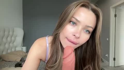 Jennie and Sophia online show from 05-16-26, 10:36