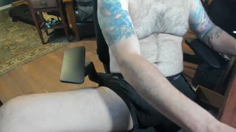 Snapshot of jsimon04 chatting on 12-29-24, 03:57 jsimon04 online show from 12-29-24, 03:57