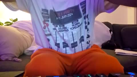 Snapshot of ju537705 chatting on 10-03-25, 05:04 ju537705 online show from 10-03-25, 05:04