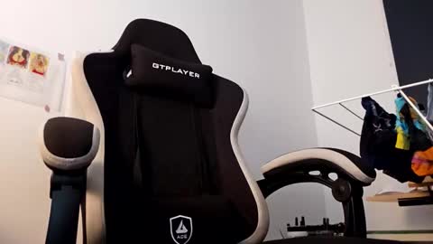 Snapshot of ju537705 chatting on 10-12-25, 04:33 ju537705 online show from 10-12-25, 04:33