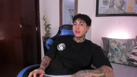 juan_alvarez18 online show from 11-11-25, 04:23