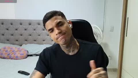 juan_gomez_1 online show from 06-19-26, 08:51