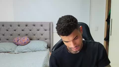 juan_gomez_1 online show from 06-25-26, 05:07
