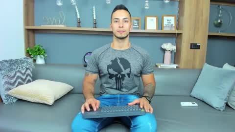 juan_muscle online show from 03-05-25, 01:10