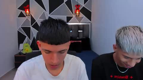 Snapshot of juan_nd_steven chatting on 04-25-26, 02:36 JuanSteven online show from 04-25-26, 02:36