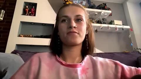 Snapshot of juanastrefeler chatting on 10-15-25, 07:41 Lola online show from 10-15-25, 07:41