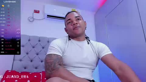 Snapshot of juande_24 chatting on 02-18-25, 04:04 independent model online show from 02-18-25, 04:04