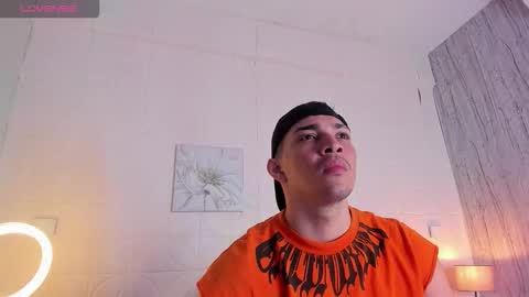 Juan David online show from 11-18-25, 01:15