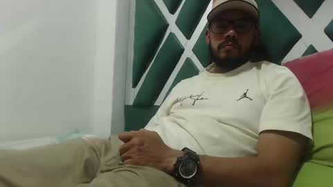 juanfe_style online show from 09-30-25, 02:27