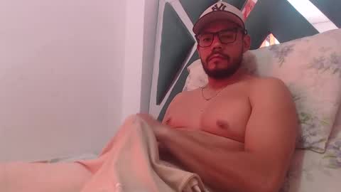 juanfe_style online show from 11-17-25, 04:57