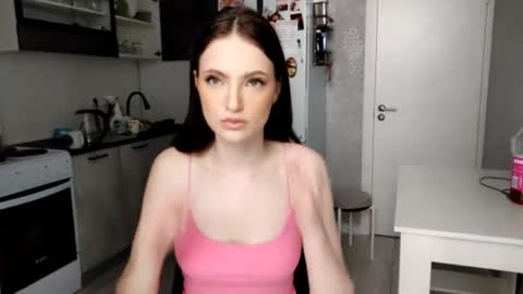 Snapshot of juanitacalcano chatting on 05-16-26, 10:36 Veronika online show from 05-16-26, 10:36