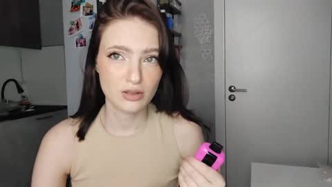 Snapshot of juanitacalcano chatting on 05-17-26, 07:50 Veronika online show from 05-17-26, 07:50