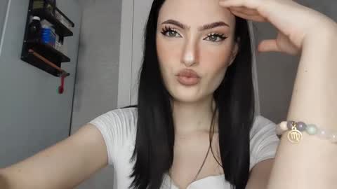 Snapshot of juanitacalcano chatting on 05-24-26, 06:07 Veronika online show from 05-24-26, 06:07