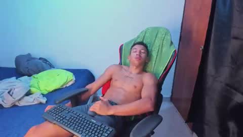 Snapshot of juansw66 chatting on 05-25-26, 04:02 juansw66 online show from 05-25-26, 04:02