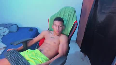 Snapshot of juansw66 chatting on 06-11-26, 01:42 juansw66 online show from 06-11-26, 01:42